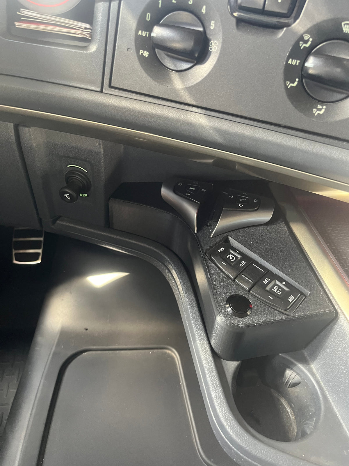 COMMANDES Déportées Volant 3 Branches 50cm ou 53cm, Scania streamline Euro 5 et Euro 6, Séries R, avec les 3 boutons