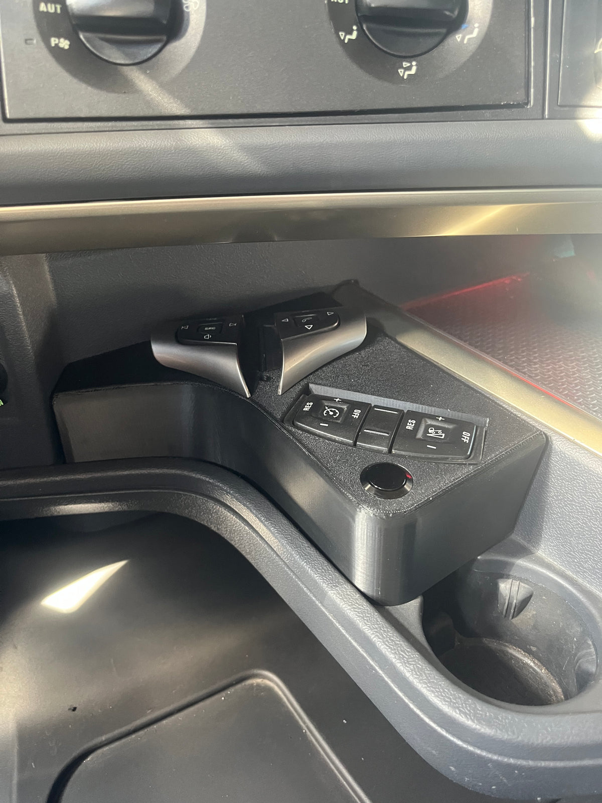 COMMANDES Déportées Volant 3 Branches 50cm ou 53cm, Scania streamline Euro 5 et Euro 6, Séries R, avec les 3 boutons